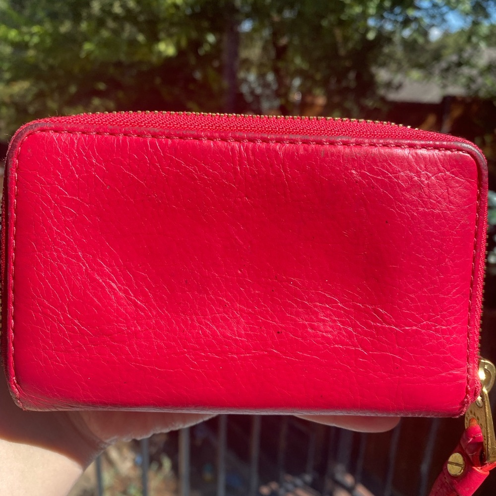 Marc By Marc Jacobs Red Leather Wristlet with Gold Plaque - Picture 2 of 10